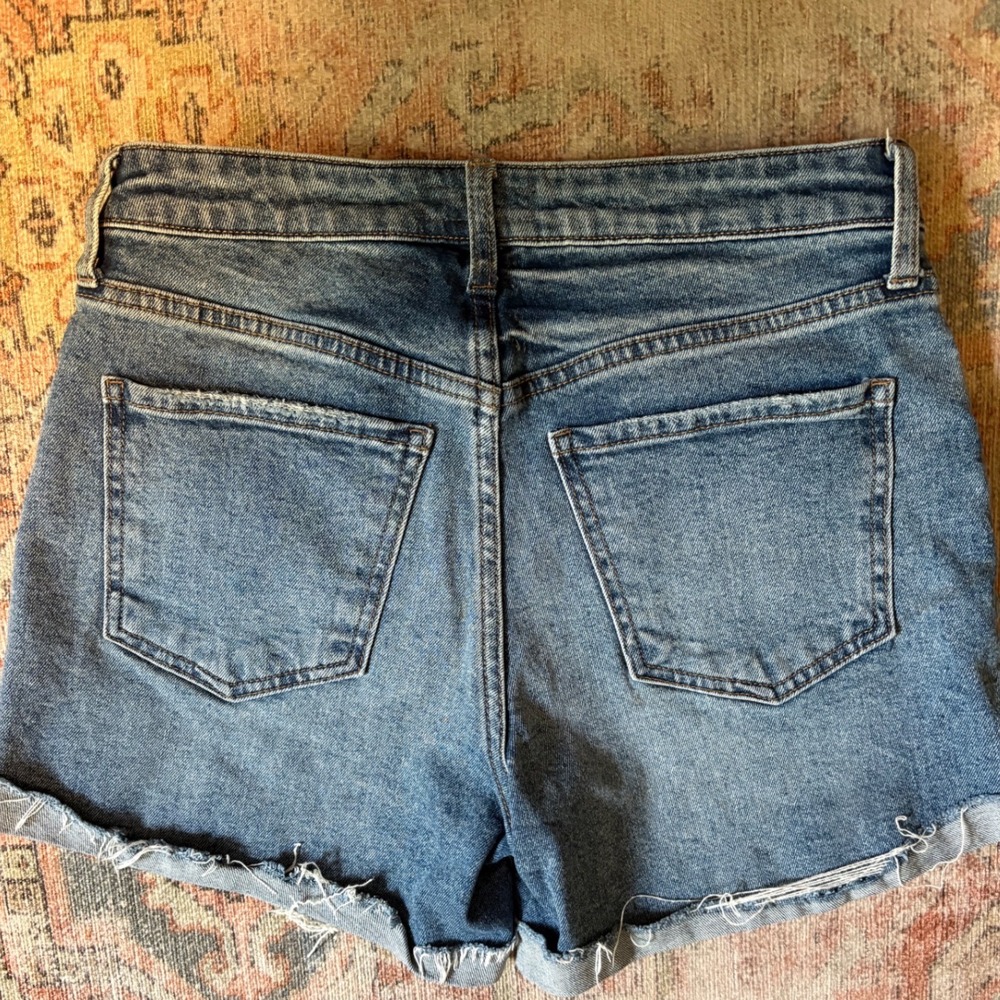 Kut from the Kloth Jane High Rise Denim Shorts Medium Wash Raw Hem Size 2 - Picture 3 of 4